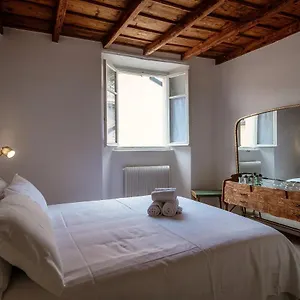 Silvia House - The House Of Travelers Apartment