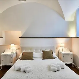 Astra-modern Loft Cathedral View Apartment